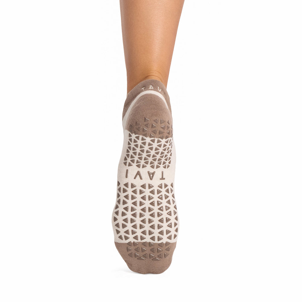 Tavi Grip Savvy Socks in Leopard sand – non-slip grip sole, back view