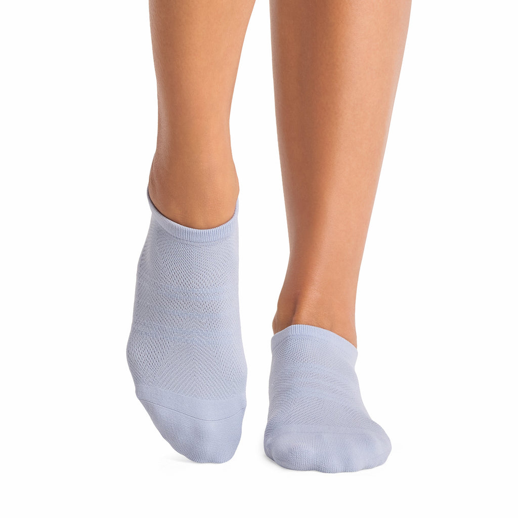 Tavi Grip Savvy Tec Socks in Sky spell – worn on feet, front view