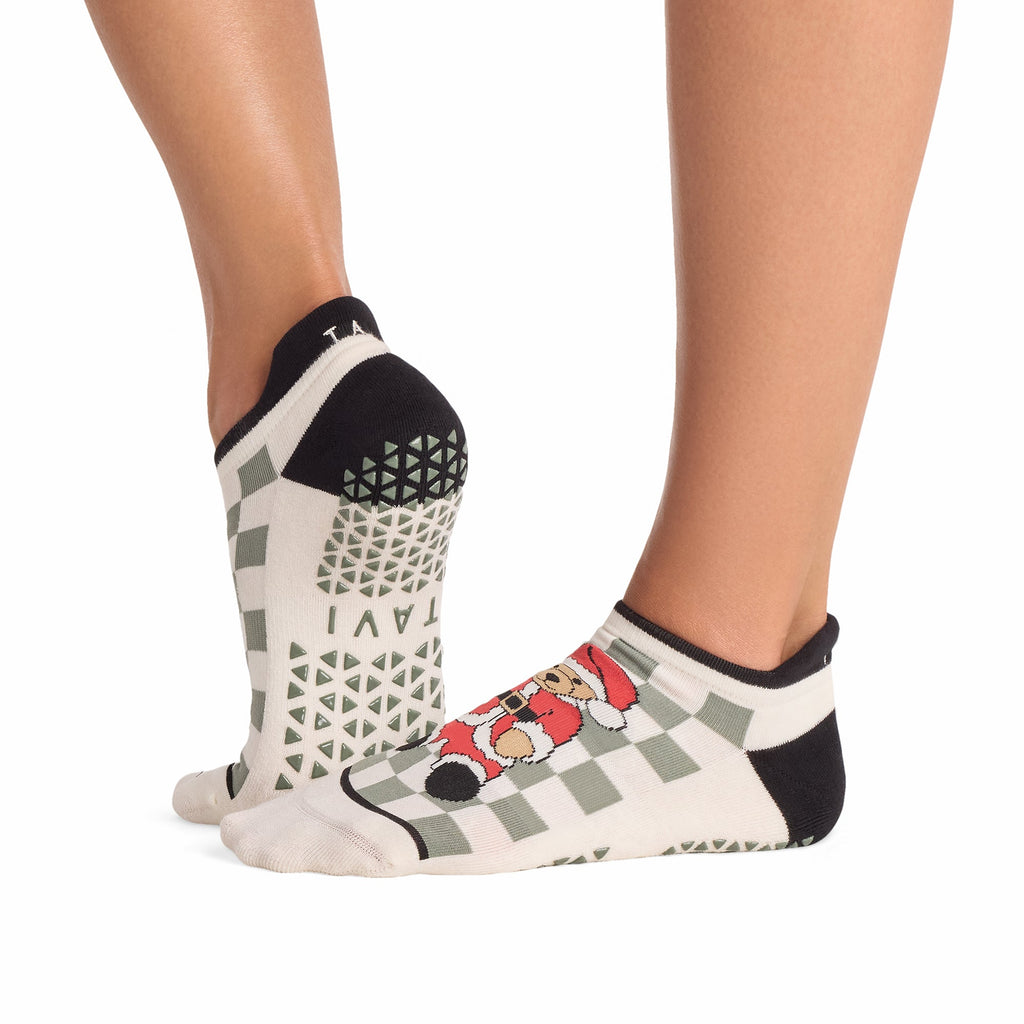 Tavi Grip Savvy Socks in Teddy claus – worn on feet, side view